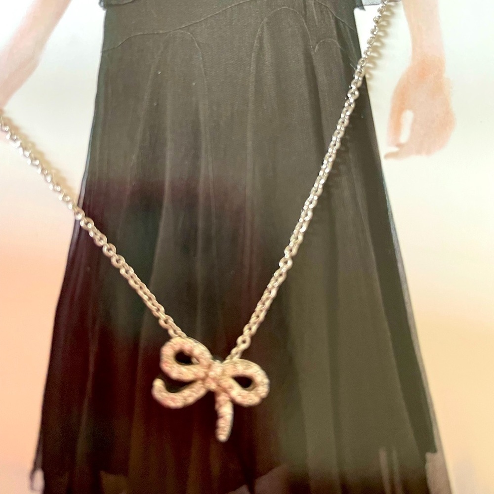 New - Silver tone Petite bow  necklace - Picture 2 of 4